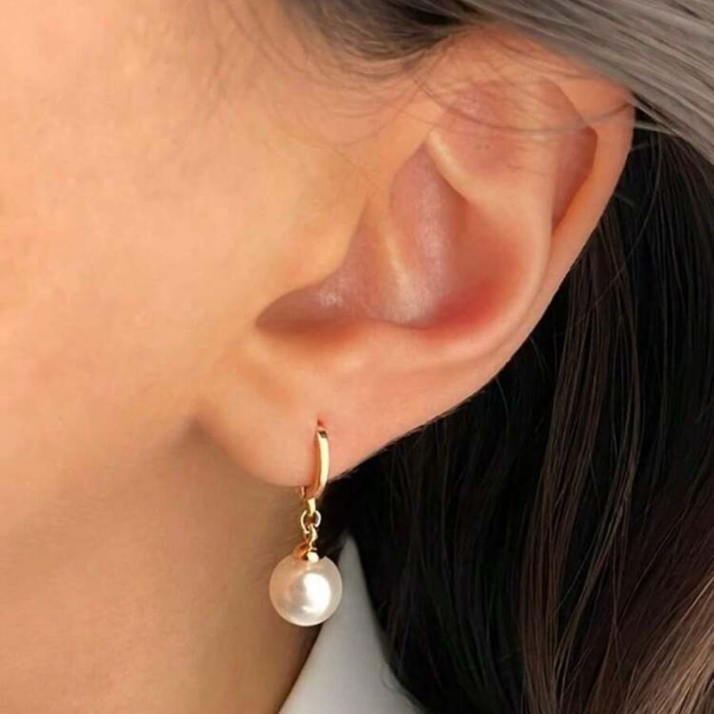 Elegant Gold and Pearl Necklace Set - Picture 5 of 7